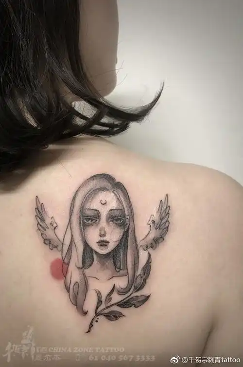 后背肩胛可爱女孩纹身图案