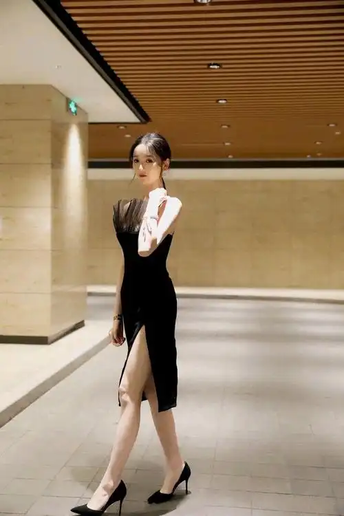 张馨月精美壁纸:温柔可人,性感优雅!