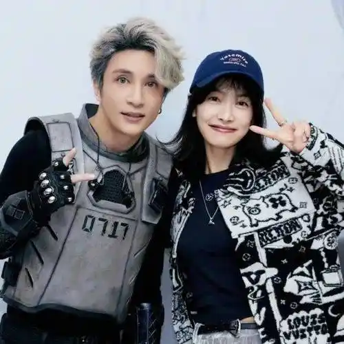 王一博获金鸡奖最佳男配,张婧仪护饼怒怼粉丝,宋茜被骂背刺女性_资本