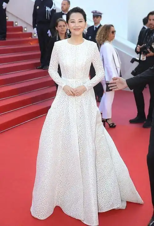 许晴真是建模身材和小鲜肉比完全不逊色气色太好了