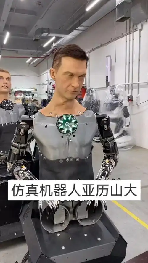 仿真机器人,一笑跟哭似的