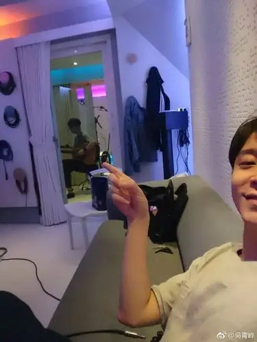 36岁的吴青峰依旧是宝藏男孩这个新人歌手让我们惊喜连连