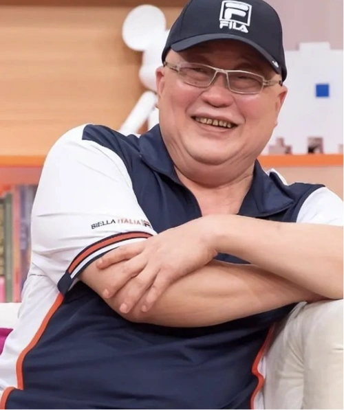 金超群:一路好好走,42岁爆红,娶小23岁娇妻,74岁一生今如何