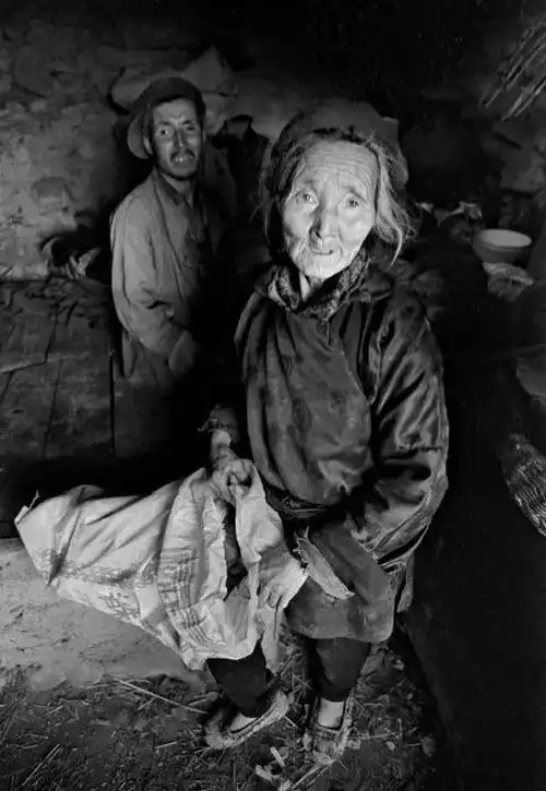 体悟到艺术家的悲悯与大爱,这便是对于中国农民生存苦难真相的正视