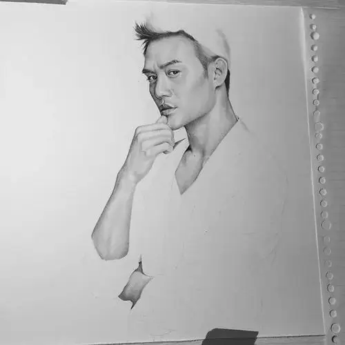 她不是美术专业,但为了追星画的素描令无数人追捧!