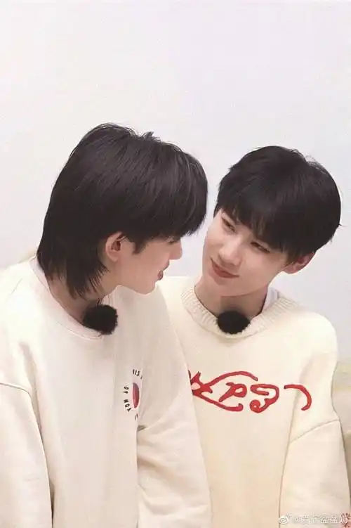 张真源宋亚轩壁纸分享