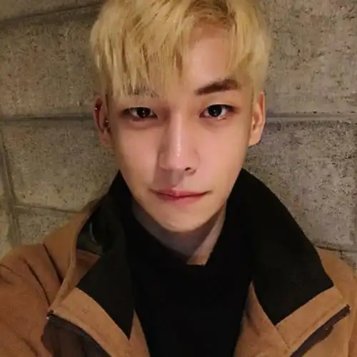 黄发酷男_男生霸气头像图片_扣扣居