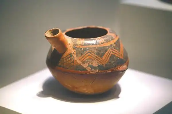 大汶口文化彩陶盉