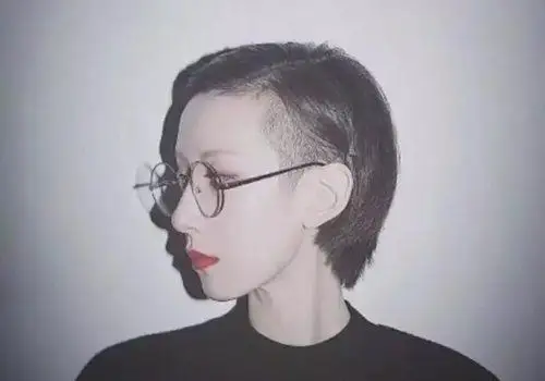 掏空鬓角之后,给头发做成有渐变式的层次,能助力女生做出最好看的发型