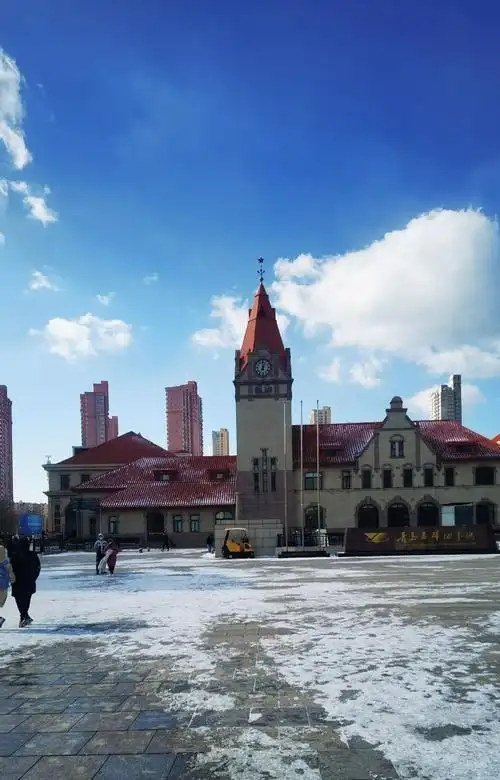 雪后初晴的青岛火车站