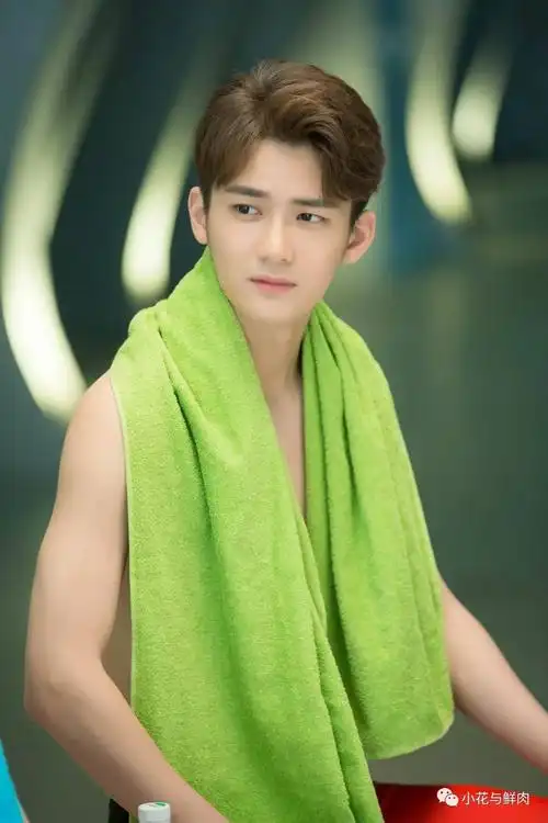 专访熊梓淇丨唐一白负责耍帅,仲堃仪负责搞事情,我负责把逗比"传染"