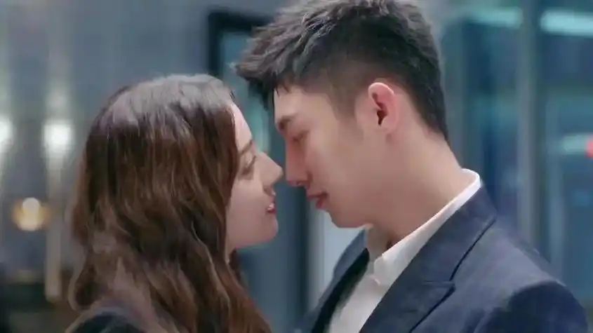 而且网友的大爆料,黄景瑜和迪丽热巴两边依旧是不在乎,甚至都不否认