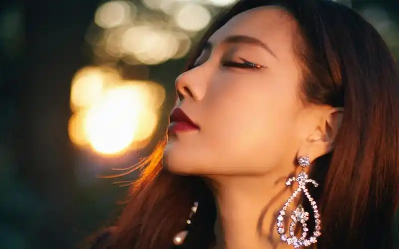 王霏霏成熟魅力图片-美女壁纸-高清美女图片-第3图-娟娟壁纸