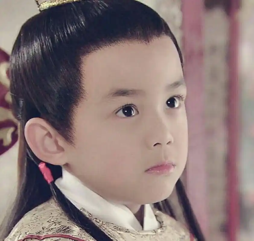 吴磊小时候撞脸欧阳娜娜了吗