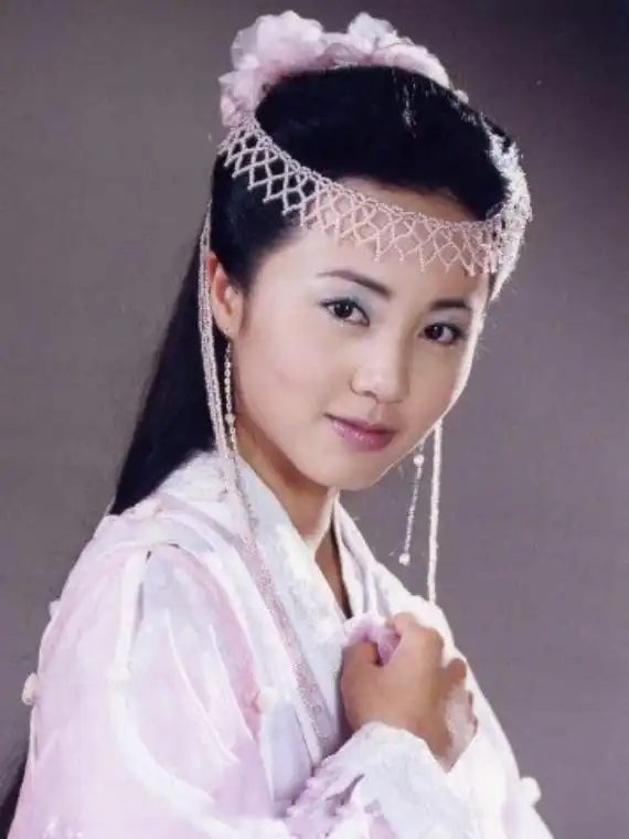 孙莉年轻时候塑造了不少经典的影视形象,包括牡丹,灵儿的母亲,外形和