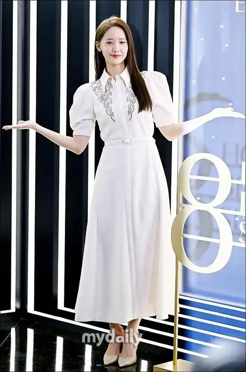 林允儿白色泡泡袖长裙#林允儿今日活动,白色泡泡袖长裙,优雅大方适