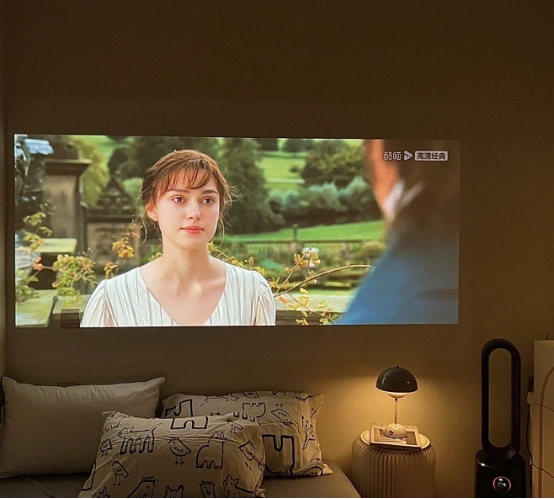 极米z6x pro:租房党追剧首选,轻薄性能更强劲租房党