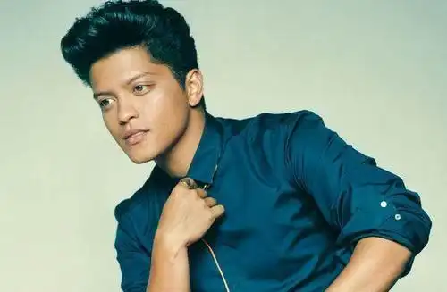 你们知道什么是庞巴度发型吗 特有男人味