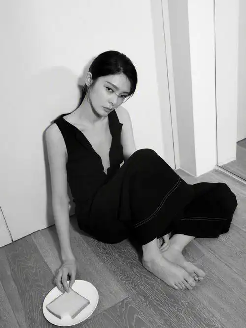 傅菁人穿衣至简的驾驭之道