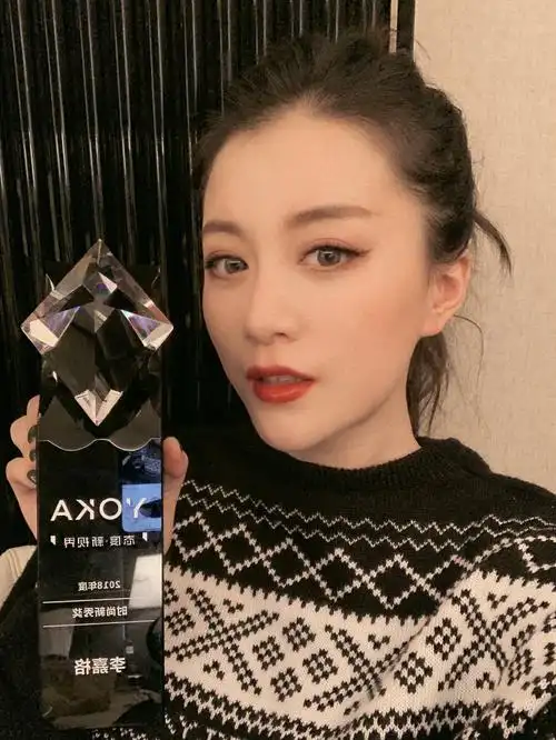 李嘉格2019yoka时尚盛典图片