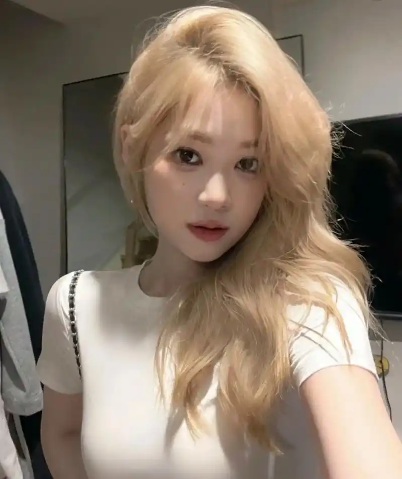 今日分享一款白金色去染了头发 之前的粉色已经长出来 - 抖音