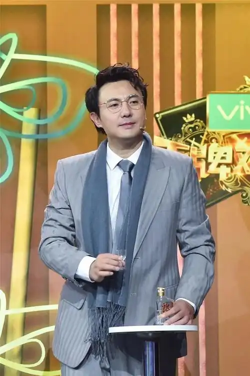 《王牌对王牌3》砸金蛋开启惊喜片段 沈腾曝"鲜肉"帅照"叫板"王源自封