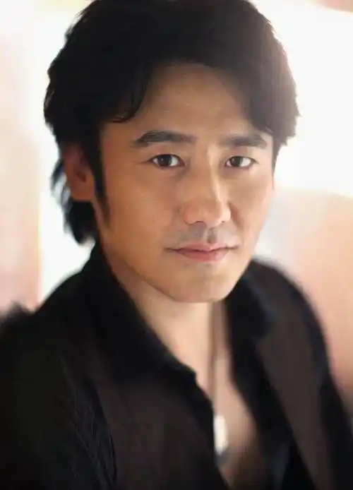 "儒雅大叔"吴秀波的堕落史,和他将小女友送进监狱的隐情_维那_陈昱霖