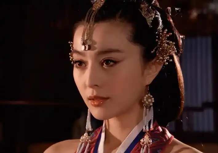 林心如这一位,曾和范冰冰在另一部琼瑶剧《还珠格格》中,演绎着主仆