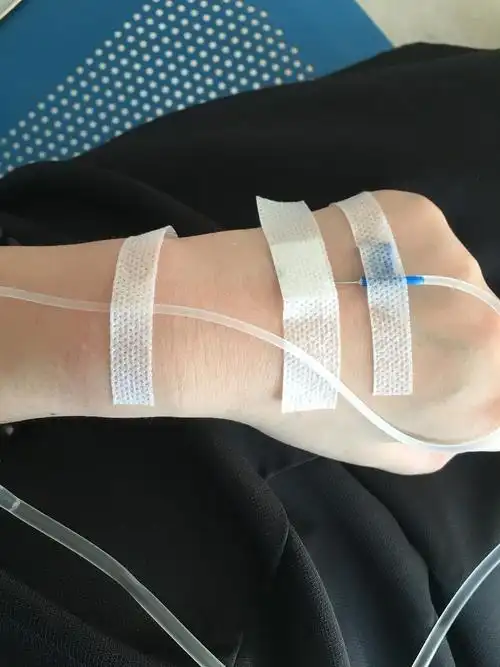 第一次一个人来医院打吊瓶啦 以前我特别害怕一个人出门做事情 现在