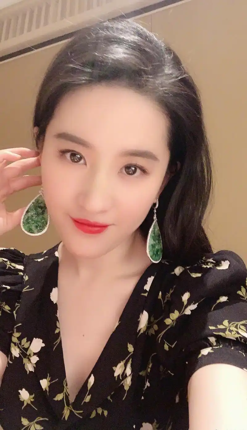 迪士尼为刘亦菲报名奥斯卡,刘亦菲自拍照美翻网友!