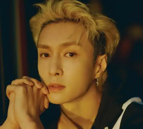 31岁张艺兴被曝遭亲妈控制事业,自作歌词道尽心酸:给我自由_腾讯新闻