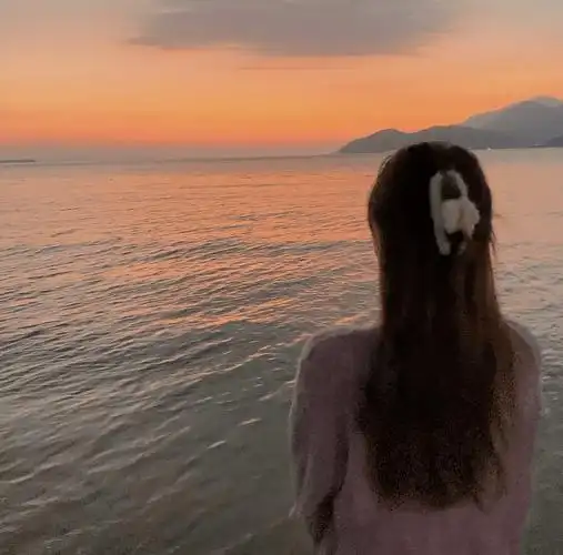 背影女头 | 夕阳下氛围感女生头像_漂亮_网络综合_微信