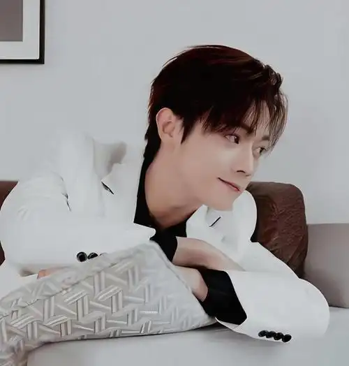 大瓜周杰伦惊爆赌狗身份胡歌出轨许凯被指横店鸭王