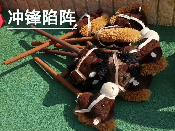 丰富的民间游戏材料,增添了游戏的情境性和趣味性.