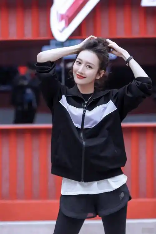 王鸥在录制乘风破浪的时候,有一段语音也是超级好听,欧姐的声音太好听