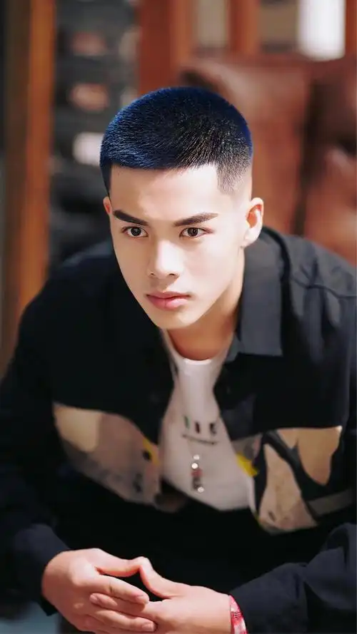 什么样的脸型适合什么发型男,这17款男发真帅气,很火很时尚,有你同款