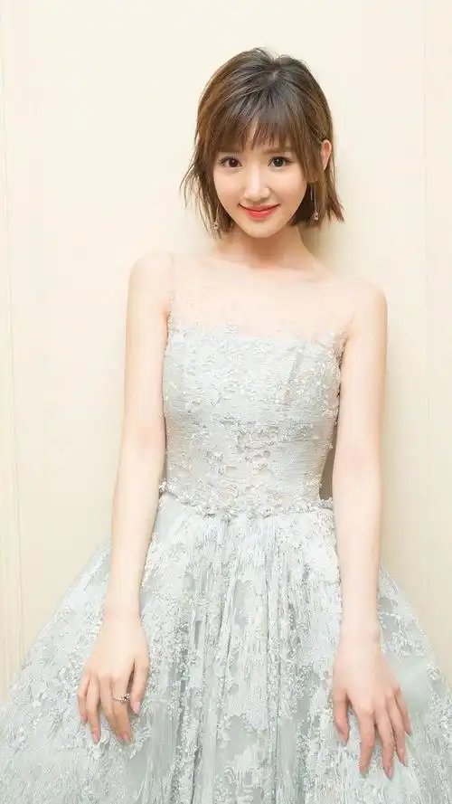 毛晓彤:清新甜美,美丽娇艳