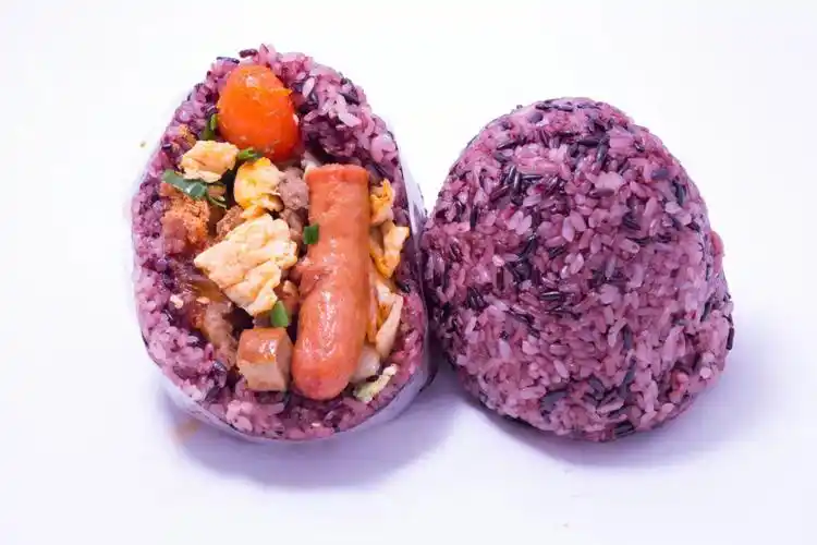 紫糯米饭团白米饭饭团五谷饭饭团白糯米饭团花莲最火爆的饭团97