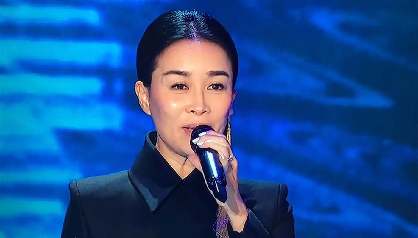 原创《乘风破浪的姐姐2》那英绝对是这一季的王者,毕竟是歌手出身