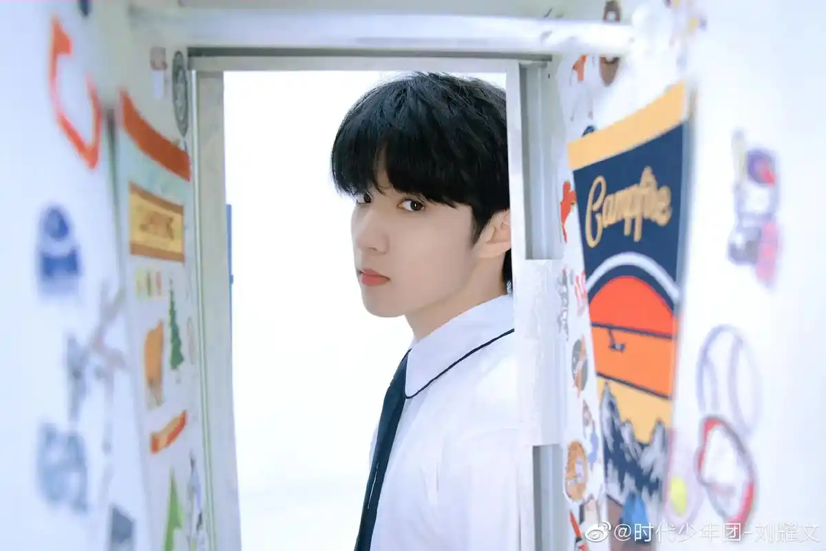 "不就是没披上嫁衣,没嫁给他为妻"#刘耀文 #只有照片能记录 - 抖音