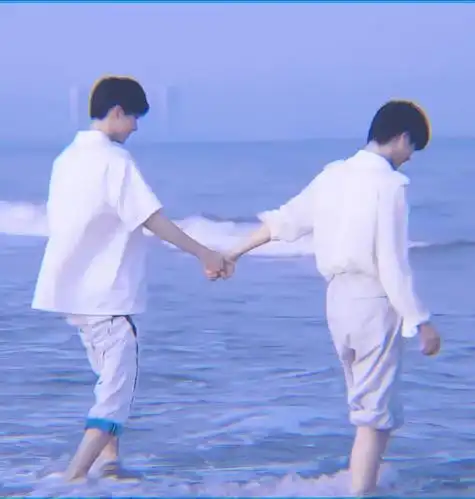 祺鑫牵手手嘿嘿(02﹃02 )98 .