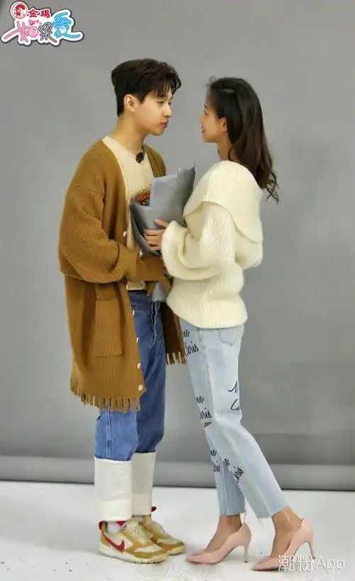 刘宪华陈都灵甜蜜大片 深情对望亲额头上演粉红戏码