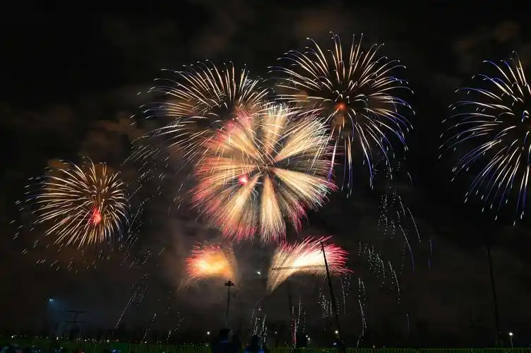 2021新年烟花秀 璀璨绽放滴水湖