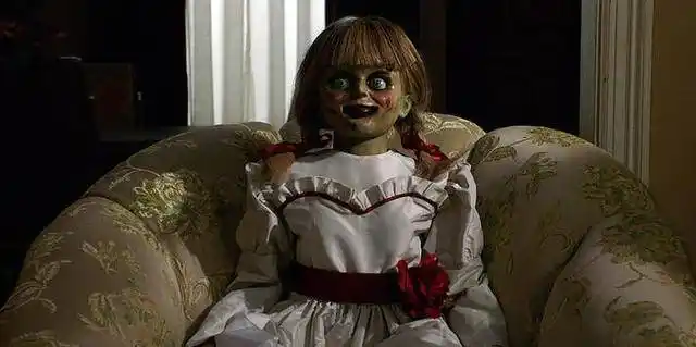 不敢快进一秒!温子仁最新恐怖电影《安娜贝尔3:鬼娃回家》