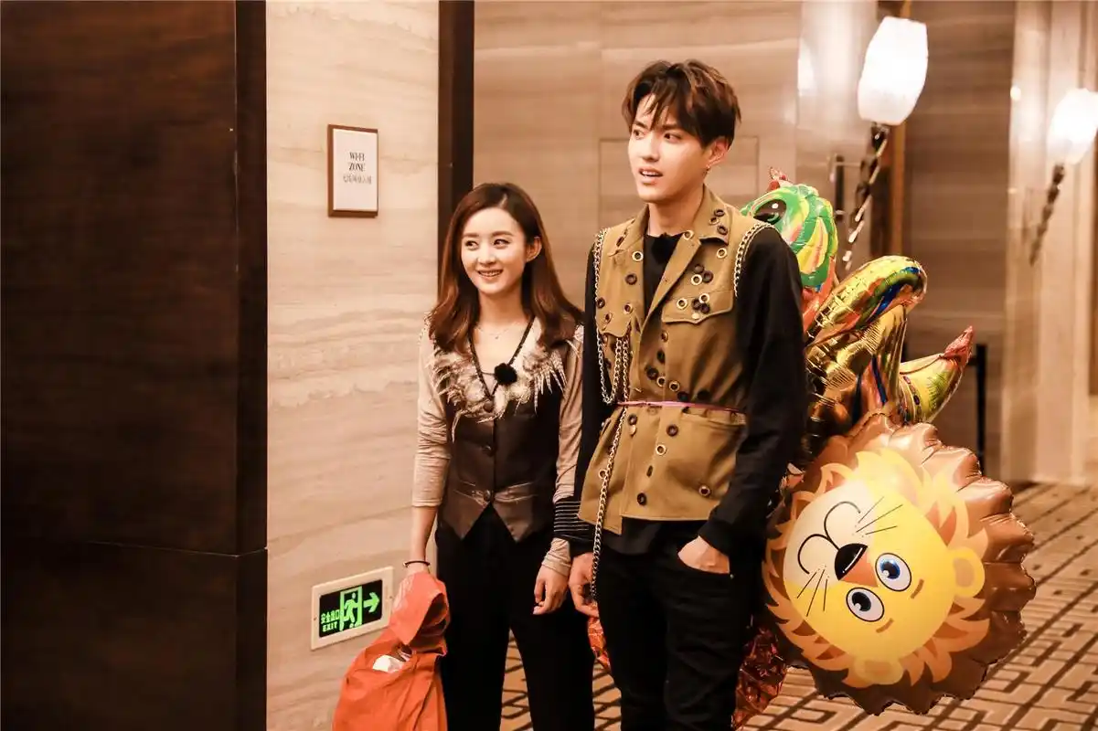 新cp诞生?赵丽颖吴亦凡新歌甜炸,表弟更在微博晒出和吴亦凡合影