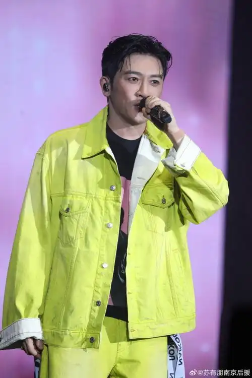 苏有朋超话#苏有朋在多重宇宙中遇见你演唱会#我们短暂交错,潮起潮落