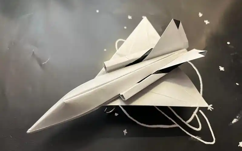 jayson merrill  wraith纸飞机,正方形纸纯折可飞