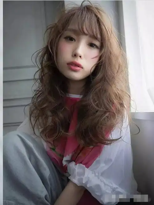 喜欢烫到根部的大卷冷烫能烫这种大卷发型吗