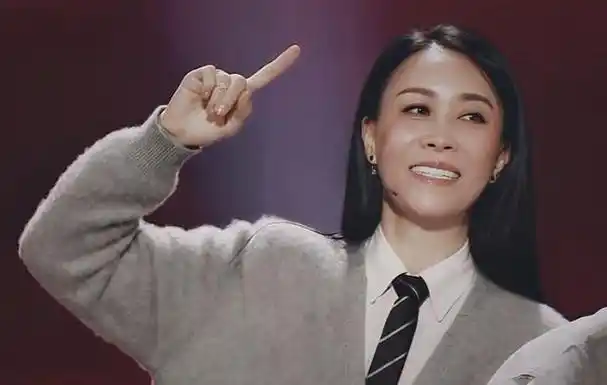 那英无修照片曝光素颜出镜老态明显退隐一年有复出迹象