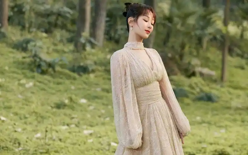 杨紫优雅浪漫高清桌面壁纸_大陆明星_壁纸下载_美桌网